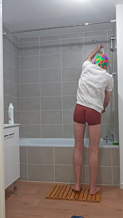 I'm cleaning my bathtub (episode 1)