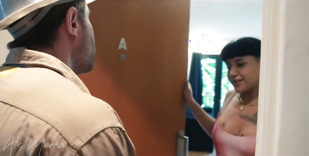 The Neighbor Provoked the Worker Specialized in Anal Sex