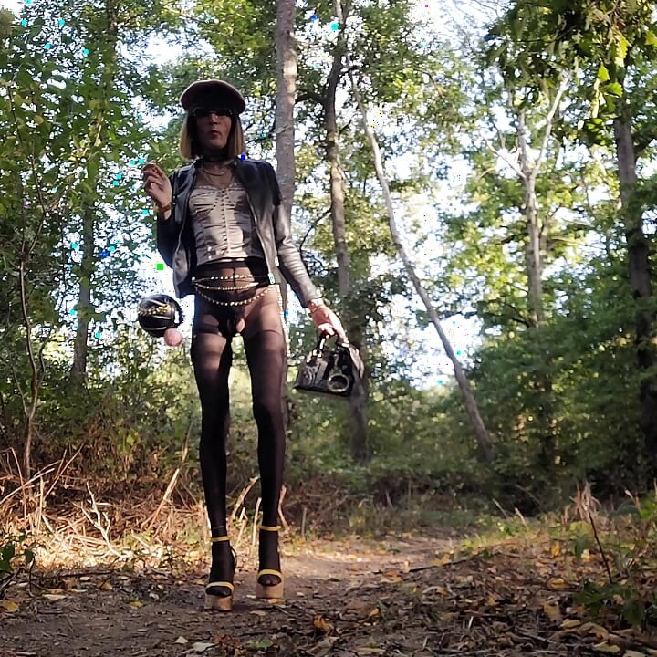 Exhibit P🚗U B L I C en Pute on a Parking Lot in the Forest, at La Faisanderie 91. Fanciful Tights, Thong [4sep25] Meet CoKiiNE! VaneSsaBiTCHx