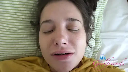 Gia Paige lutscht deinen schwanz, raucht und nimmt einen creampie