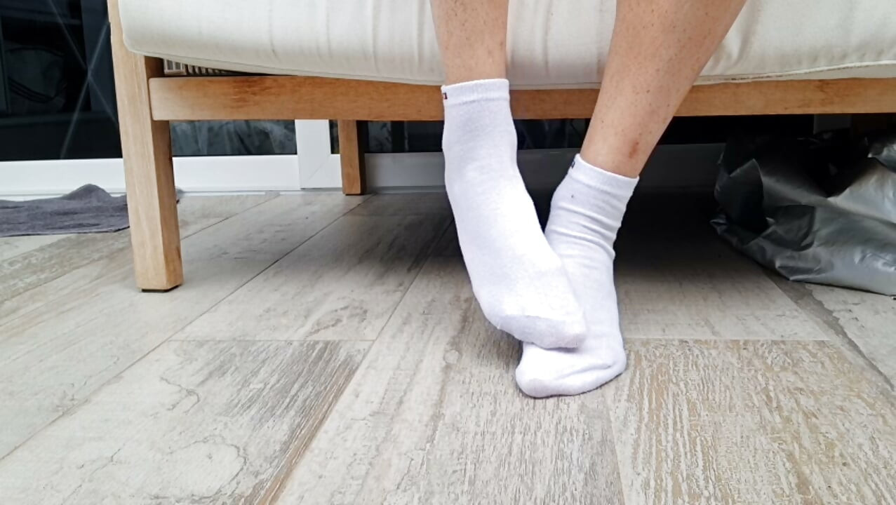 White Ankle Sock Peal & Reveal: Slim Arch And Delicate Toes