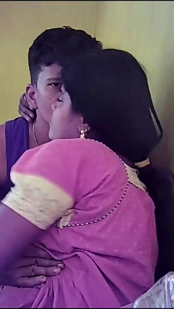 Detik emosi dari "Isteri Rumah Kampung India Bibir Panas Bercium Pantat Housband"