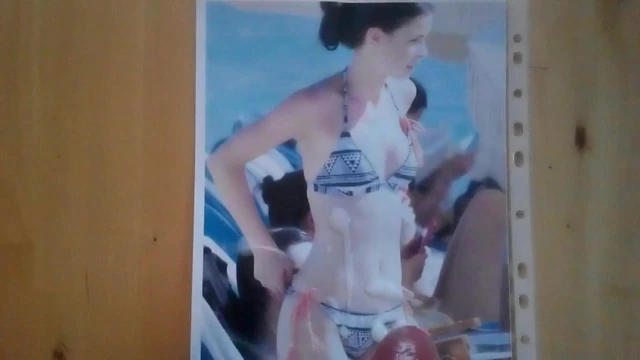Cum on Lenas Perfect Bikini Body