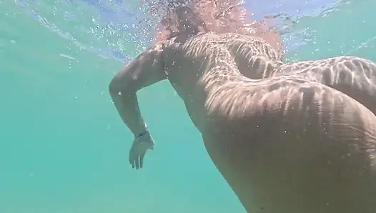 Underwater Pussy Play with a Plug