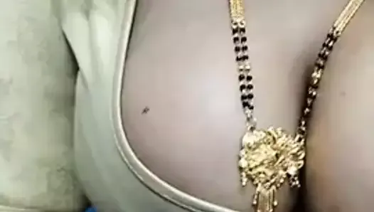 Horny Desi wife - Viral sex video