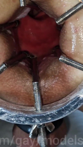 哦恐怖！一个张开的大洞，给拥有精子的最巨大成员！