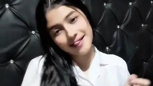 Üvey annenin vahşi döllenmesi yatak odasını sallıyor