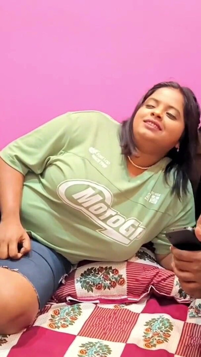 Apne stepcousin ko mouka miltehe uske step brother ne uska panty main hat dalke pussy me ungly ki or uska pussy | Clip 1