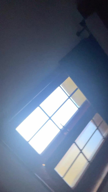 祖父は自分を触り、興奮して指を尻に入れる