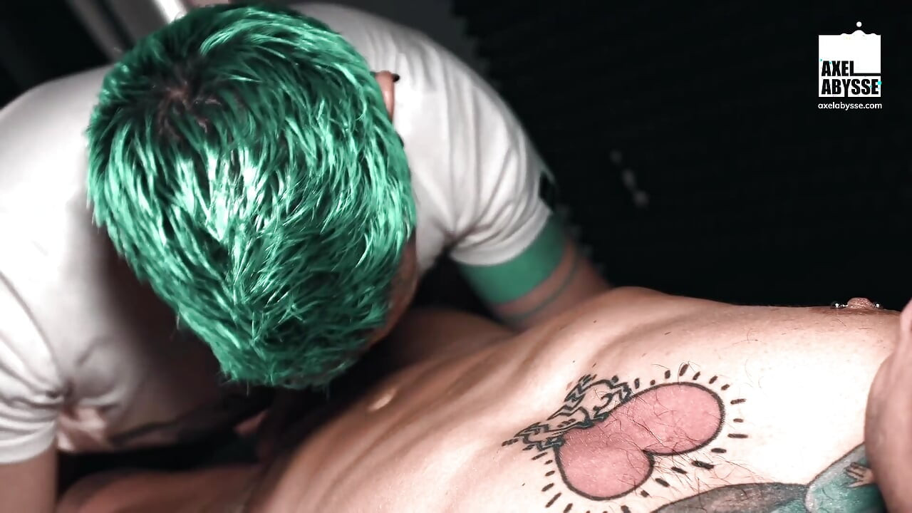 Axel Abysse ทาสโดนยัดกําปั้นโดย Arty Boer