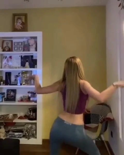 Serbian singer Kija Kockar wants our cum!
