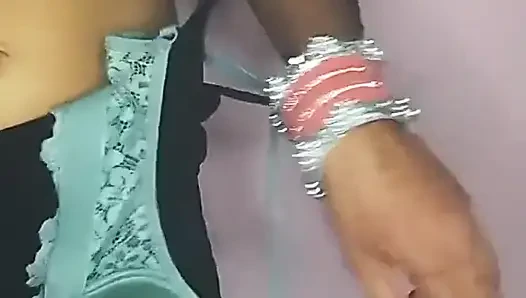 Hintli kız ilk kez mastürbasyon