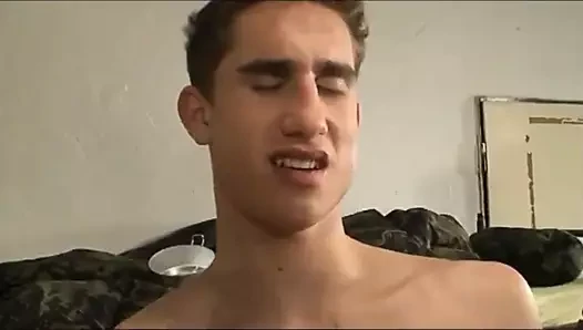 Çocuğun boşalmalı grup seks partisi