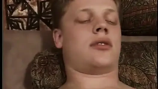 Dude gets head from sexy brunette and guy at same time