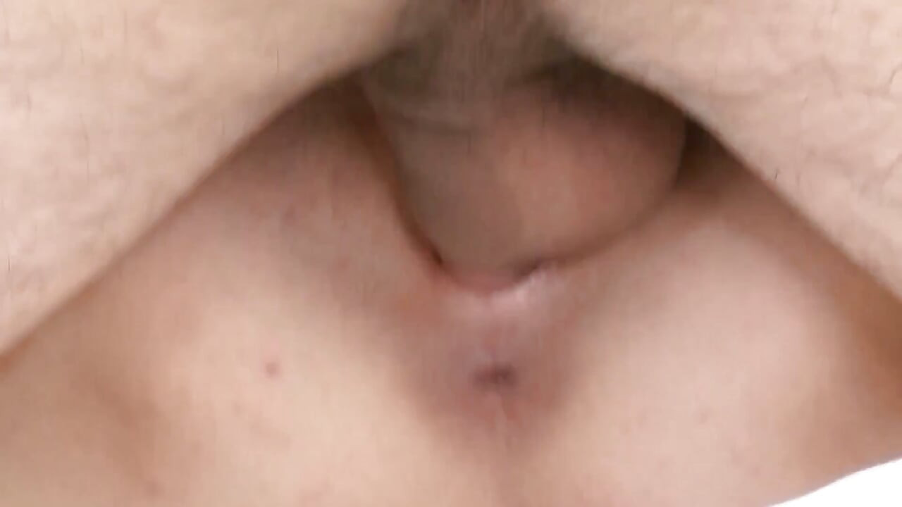 Asiática sacanagem cena - 3 magra morena asiática com peitos pequenos gosta de foder com um pau e um vibrador ao mesmo tempo