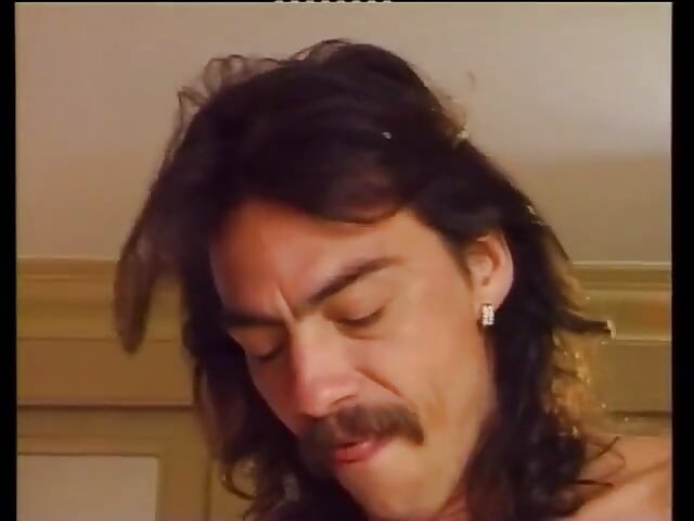 Žádostivá trojka s nadrženou thajskou dívkou