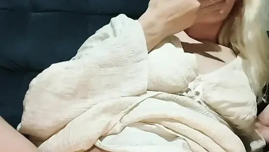 Busa memek dari keduanya mengambil dildo ngentot keras