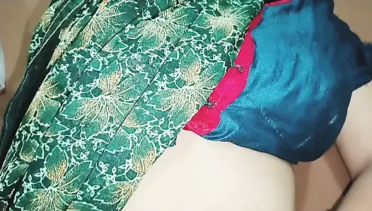 Женщины в зеленых сари и розовых трусиках, XXX