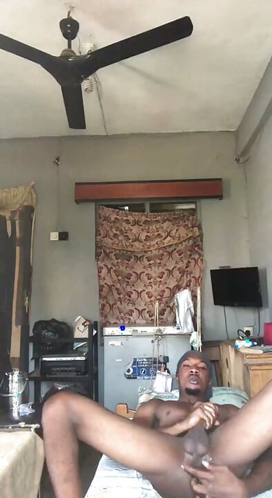 لا أستطيع التوقف عن الاستمناء وأنا لوحدي في المنزل..