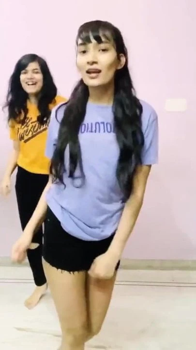 Ragazza calda danza