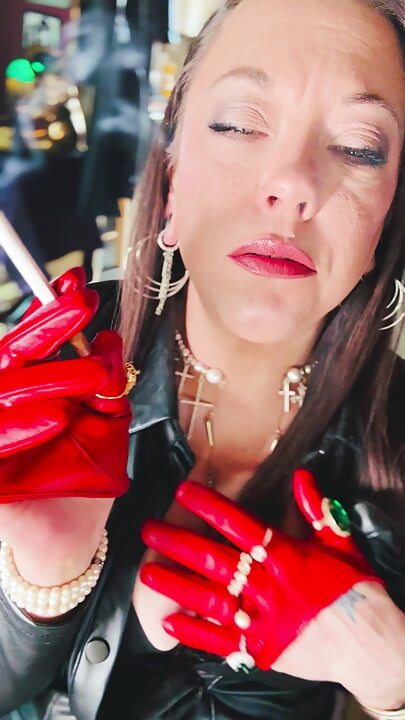 British Smoker Tina Snua Smokes A Cigarette In Short Leather Gloves & Rings - Smoking Drifting OMI OME Gloved