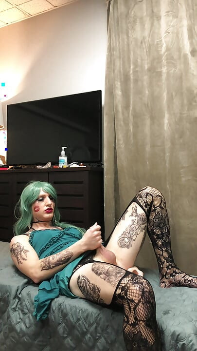 Ekstremno zgodna sissy masturbacija