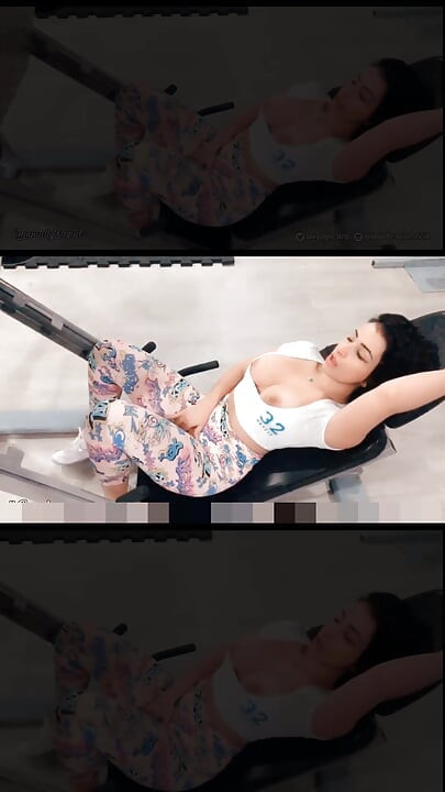 PUBLIC Hot sexy latina EMANUELLY RAQUEL FLASHING TITS AND SOME MORE AT THE GYM