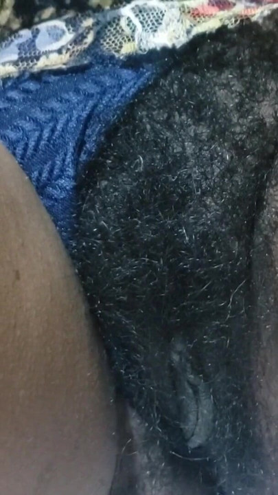 Rekaman seks tante seksi dengan memek berbulu dewasa | Klip 2