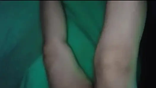 Сводная сестра с натуральной тугой киской трахает своего сводного брата XXX