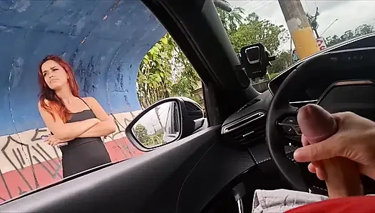 Riskanter Handjob Im Auto Für Die Heiße Frau an Der Bushaltestelle in Der Öffentlichkeit!