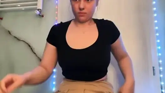 Jucielussie masturbasi di kamar mandi close up