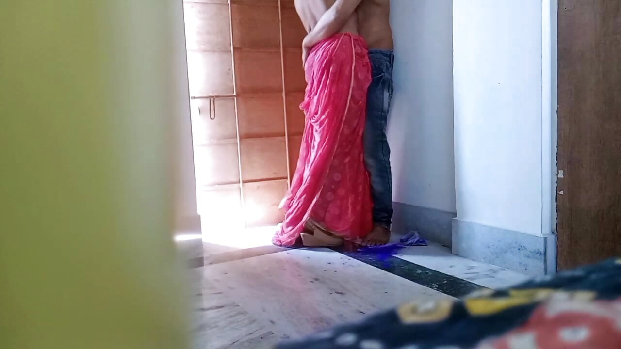 No dia de Holi, eu mudei a cor da buceta do vizinho bhabhi com cor