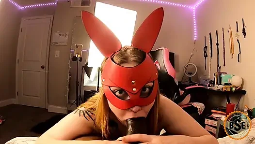 Esaret sarışın tavşan büyük zenci yarağı tarafından sert sikiliyor