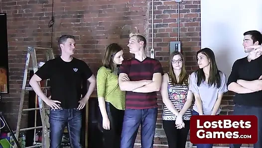 Komşunuzun karşılaştığı filtresiz striptizli bir vida sınırları zorluyor