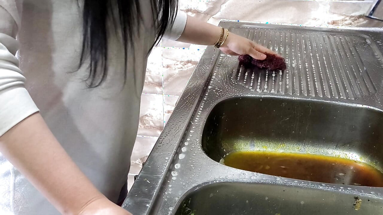 Saudi Man Fucks Arab Maid in Kitchen