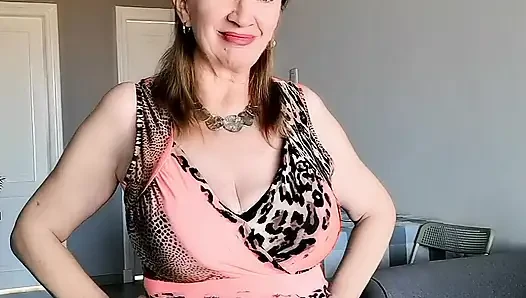 Раздевается там, где ей не следует: она знала, что я видела все