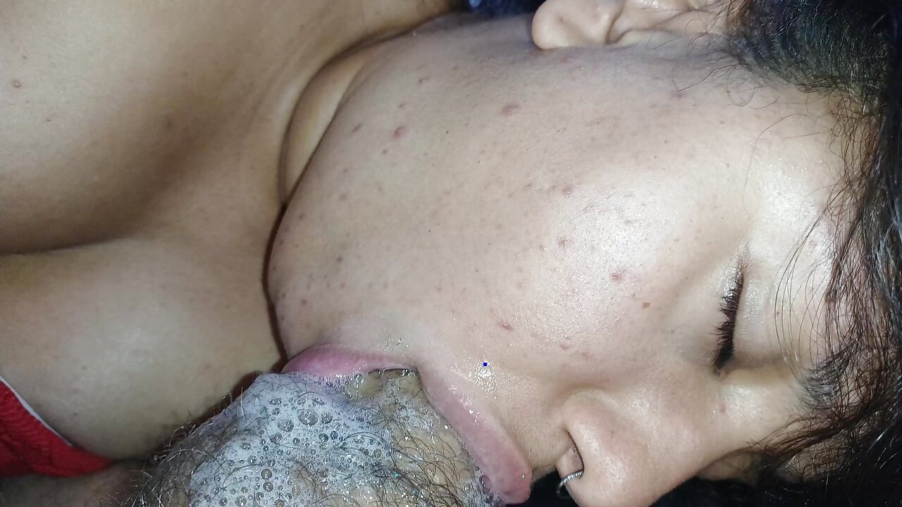 GRÅDIG SPISER HANREJENS PIK, MED HENDES FANTASTISKE BLOWJOB