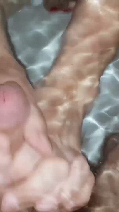 Sıcak Sualtı Handjob ve Cumshot! POV! | Bölüm 2