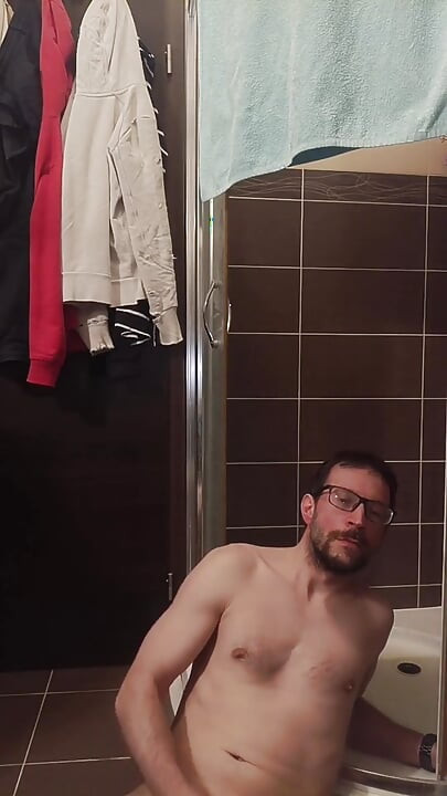 Jerking off a Cock in the Shower