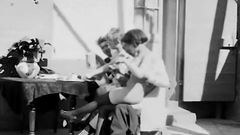 Seks berkelompok di luar ruangan tahun 1920-an