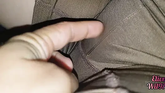 XXX Дези моя сводная племянница позволяет мне играть с ее киской, когда она приходит в гости, она попадает на мою постель