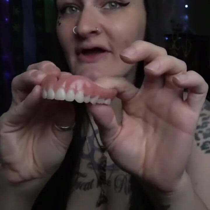 Tour pela boca de GothBunny