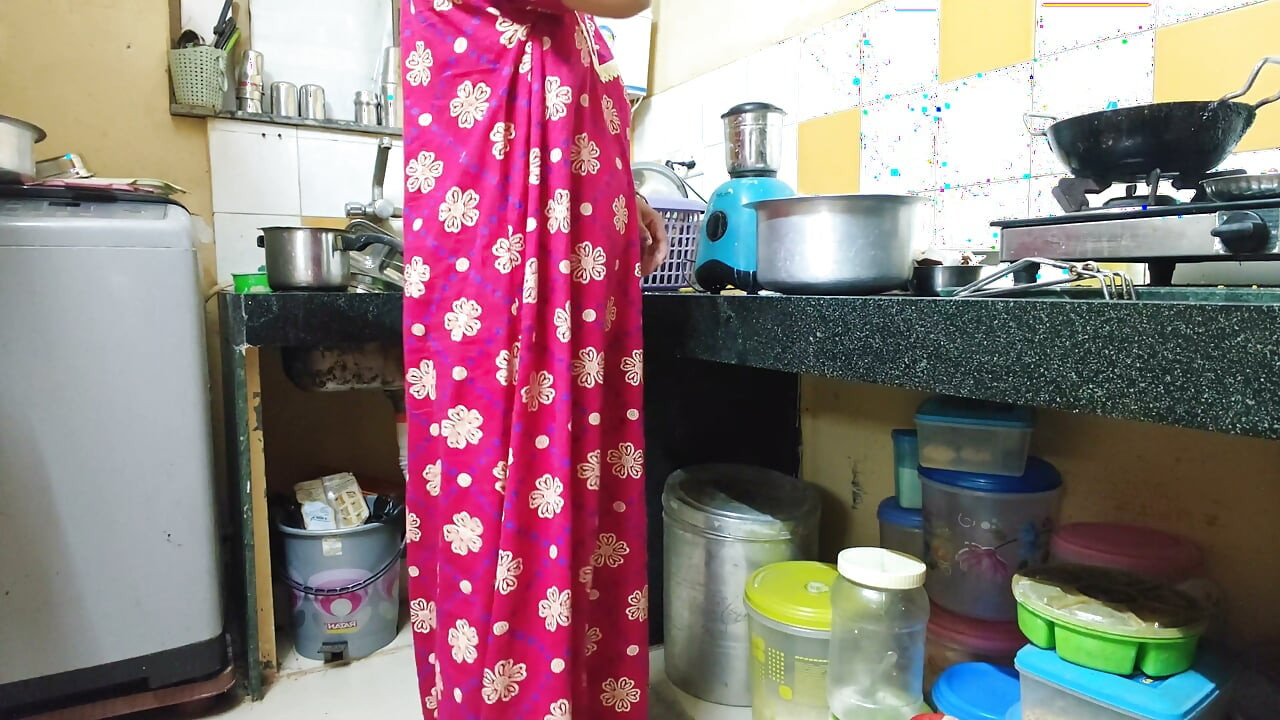 Üvey baba üvey kızını onu bırakma bahanesiyle bıraktı
