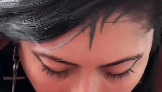 LEGEN SIE HIN UND SCHLUCKEN SIE GROßEN SCHWANZ - zierliche brünette latina ist bereit für extremen blowjob und Doggystyle-fick in POV