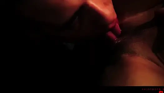 Bella pertama kali dijelajahi dan muncrat di klimaks