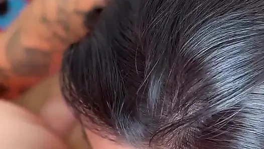 Brasilianisches mädchen mit dickem arsch schluckt das ganze sperma