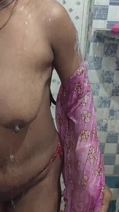 Hot village lady boobs show with bath | Clip 1