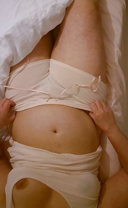 ถูแตดของฉันระหว่างสองนิ้วเพื่อน้ําแตก