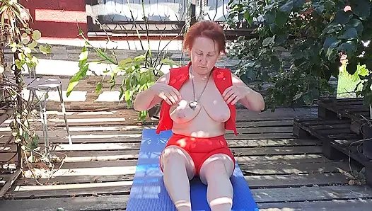 Amatir menggoda di luar ruangan & hot menetes di lensa pov