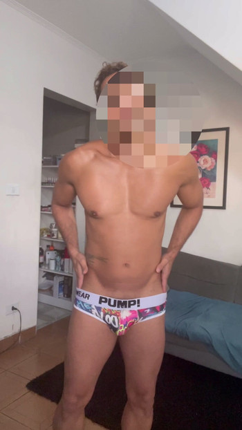 Un garçon de chasteté seul... mais dévouéement bloquée.